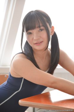 年轻女教师4免费观看