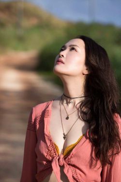 穿成女主的闺蜜军婚